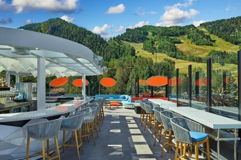 W Aspen Hotell Exteriör bild