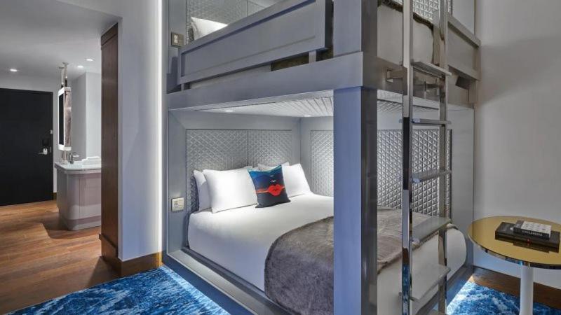 W Aspen Hotell Exteriör bild